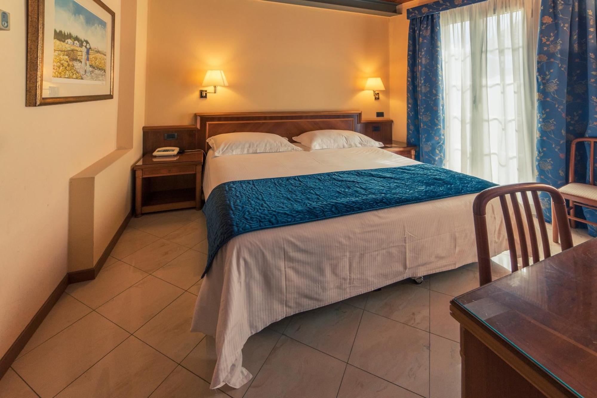 Hotel Bettina Мергоцо Екстериор снимка