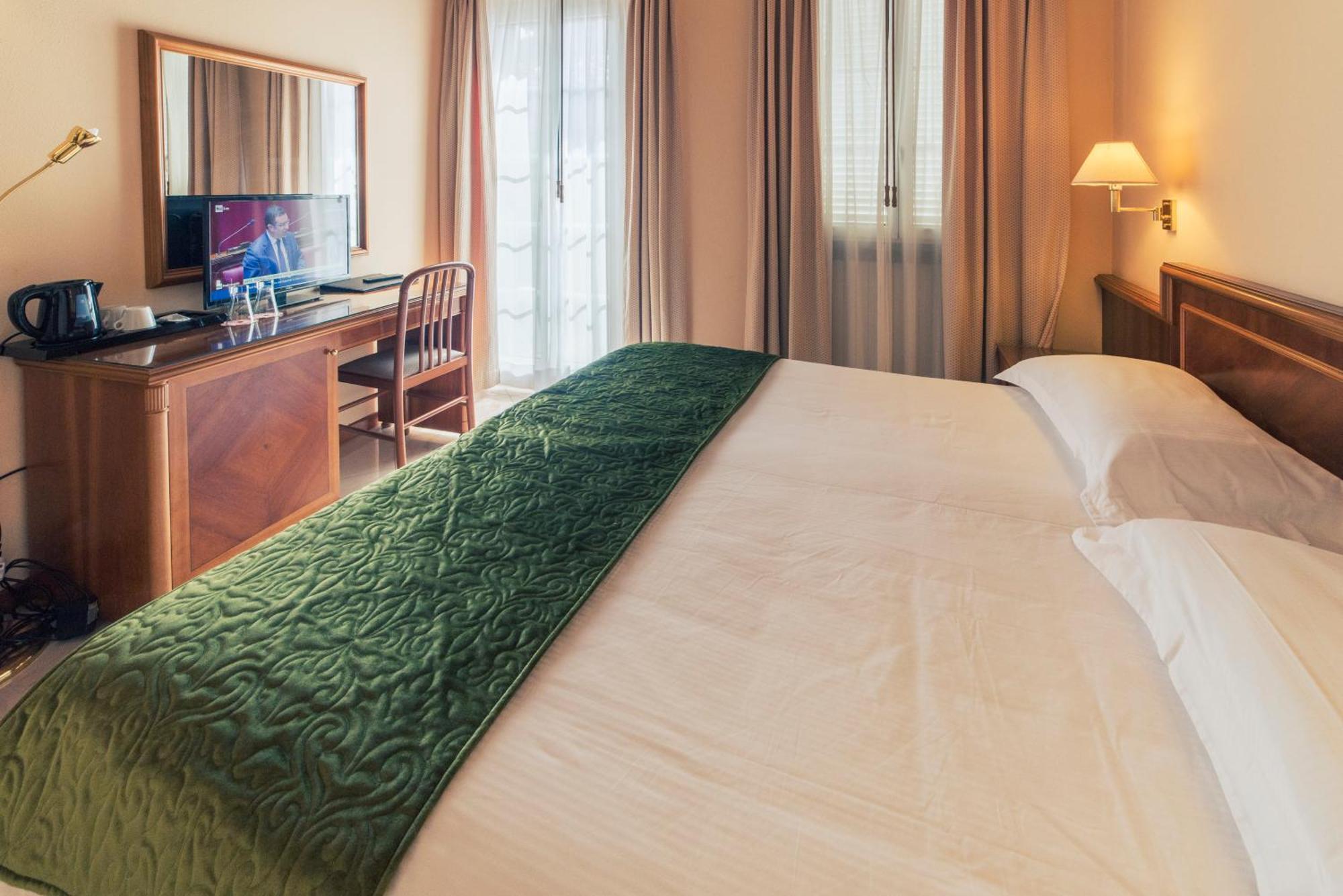 Hotel Bettina Мергоцо Екстериор снимка